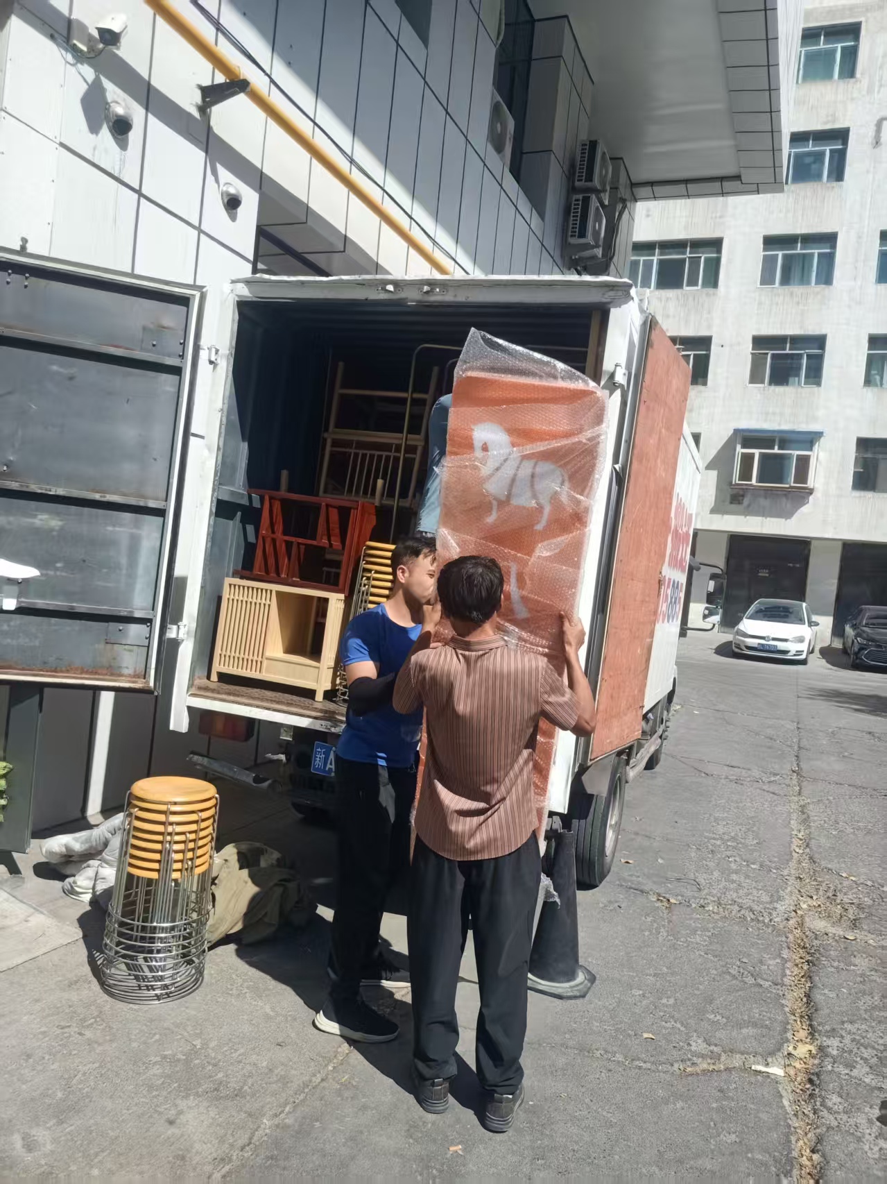 烏魯木齊專業(yè)搬家拉貨 高效搬遷，日式服務(wù)引領(lǐng)行業(yè)新標桿